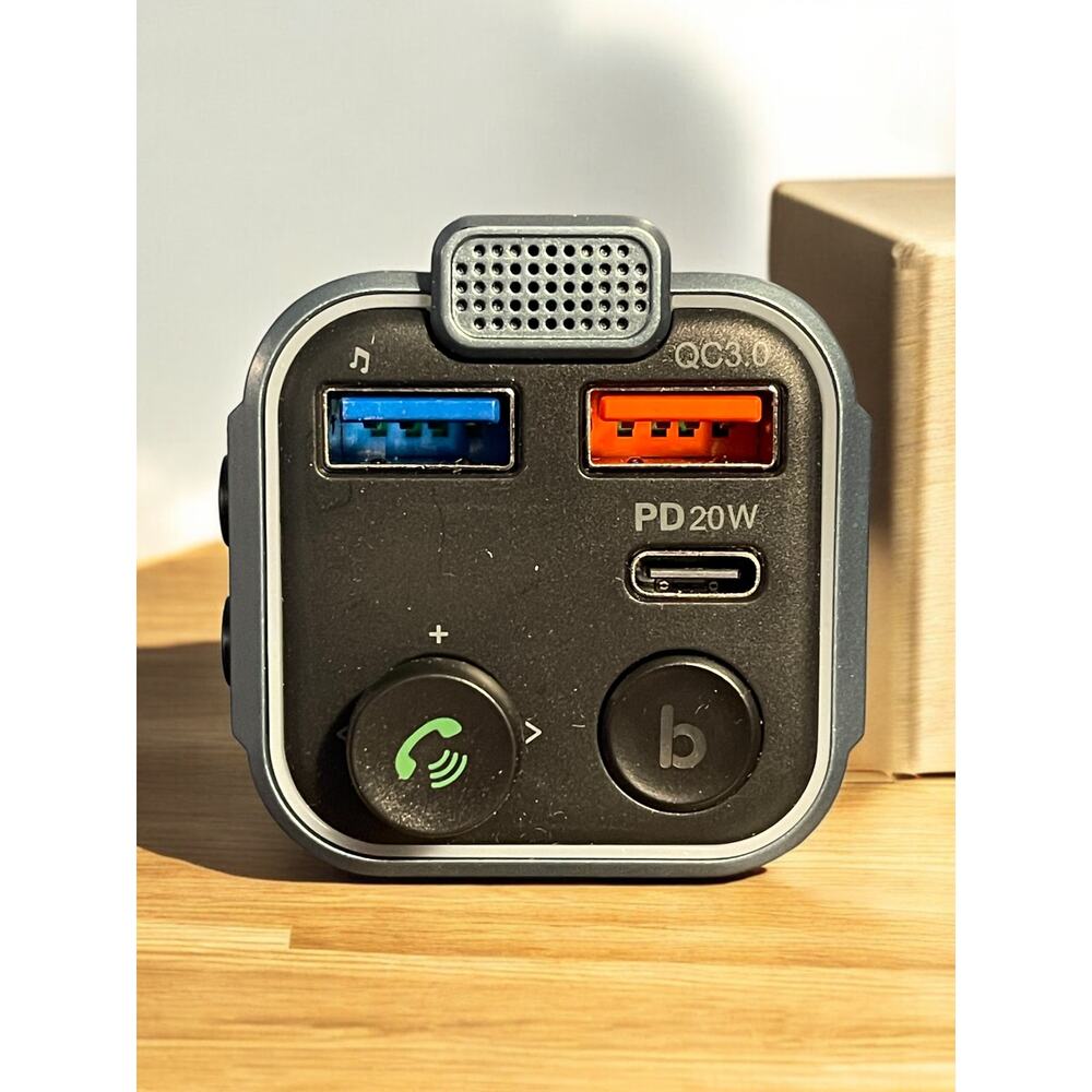 Unbreakcable USB Car Charger UBCH262 for Iphone Wireless FM Transmitter